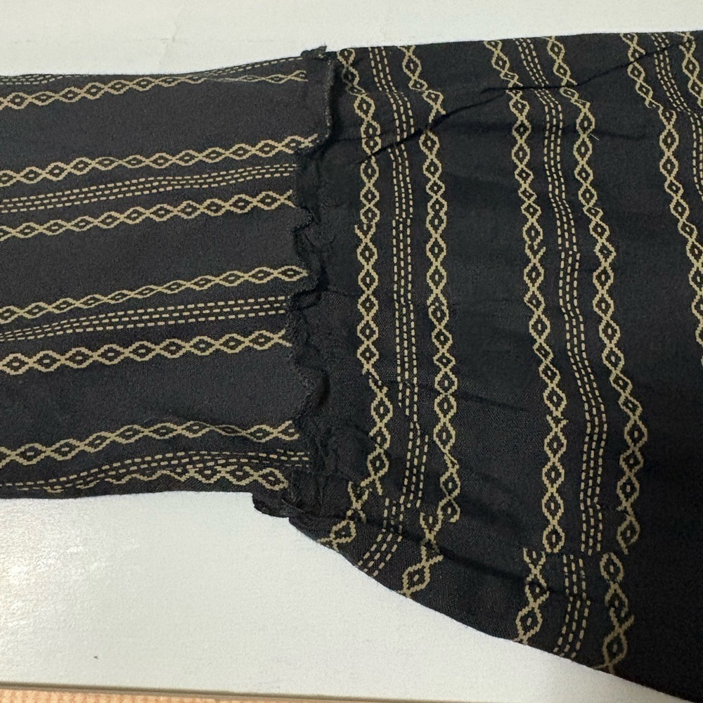 Elan Tiered, Bell Sleeve Babydoll Swing Black and Tan Dress. Pockets, Split Neck - Picture 10 of 15